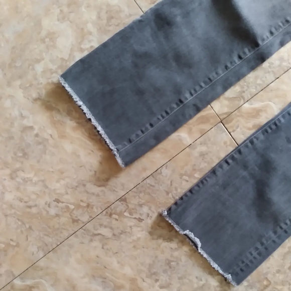 Free People frayed hem cropped jeans, size 27 - Picture 3 of 6